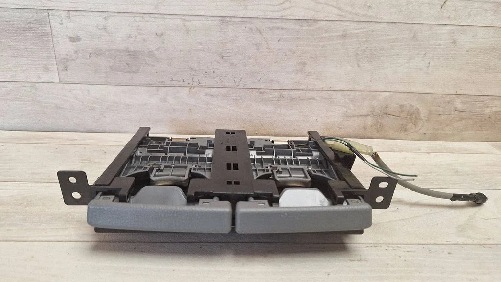 Cup holder – Toyota Avensis T250 (2003-2006)