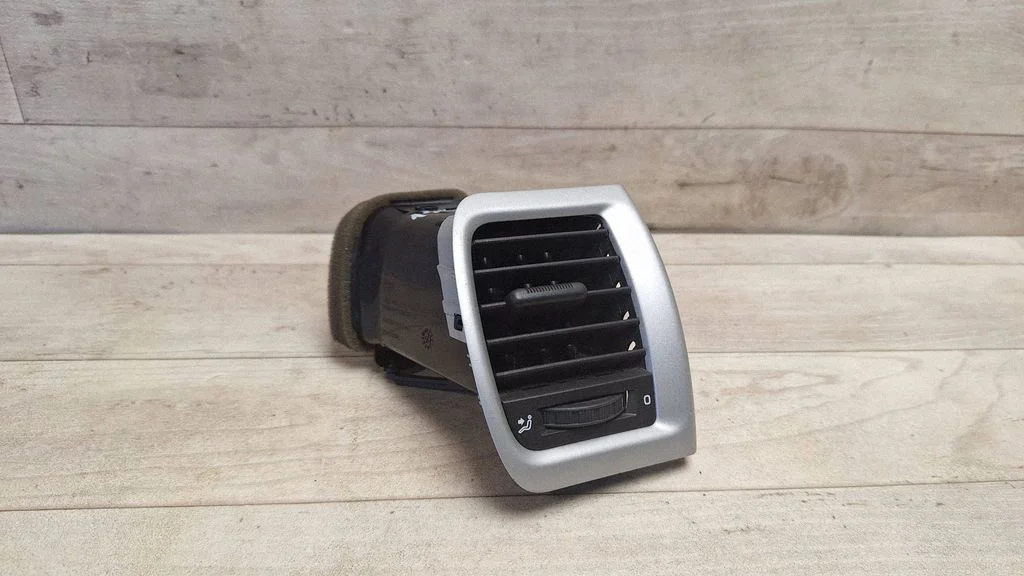 Dashboard side air vent grill/cover trim 5J0819702