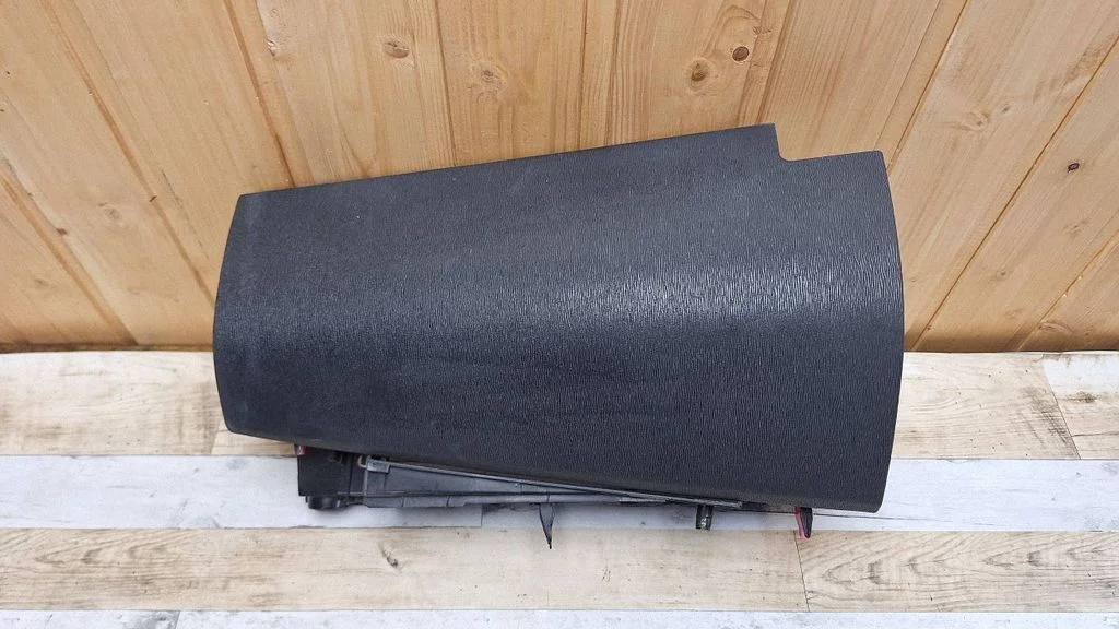 Glove box lid/cover – Toyota Prius (NHW20) (2003-2009)