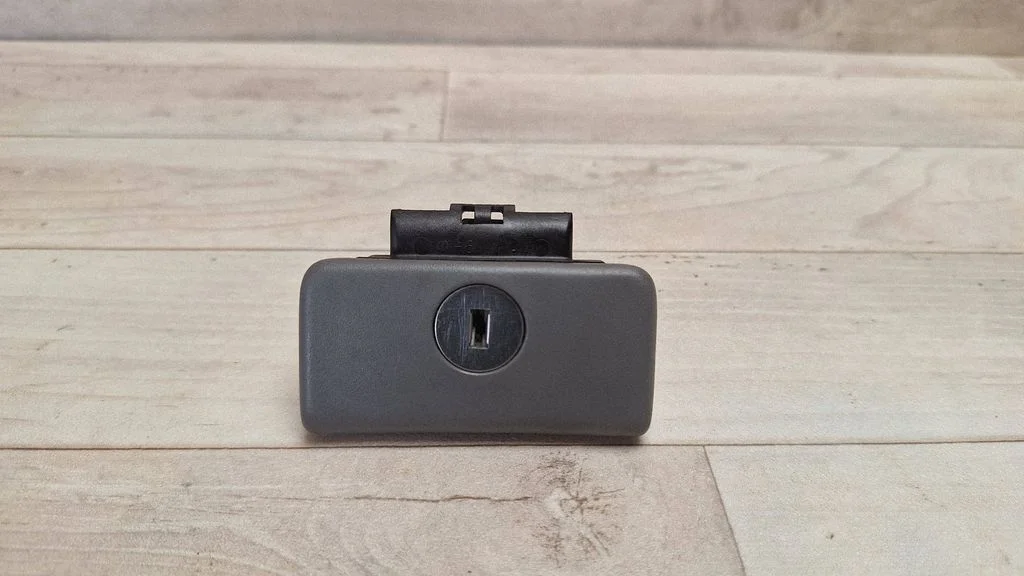 Glove box handle – Toyota Avensis T250 (2003-2006)
