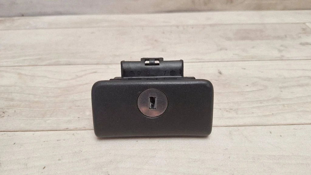 Glove box handle – Toyota Corolla Verso AR10 (2004-2009)