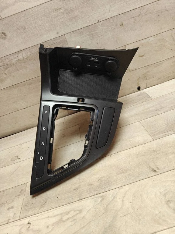 Gear shifter surround trim plastic 846512T010