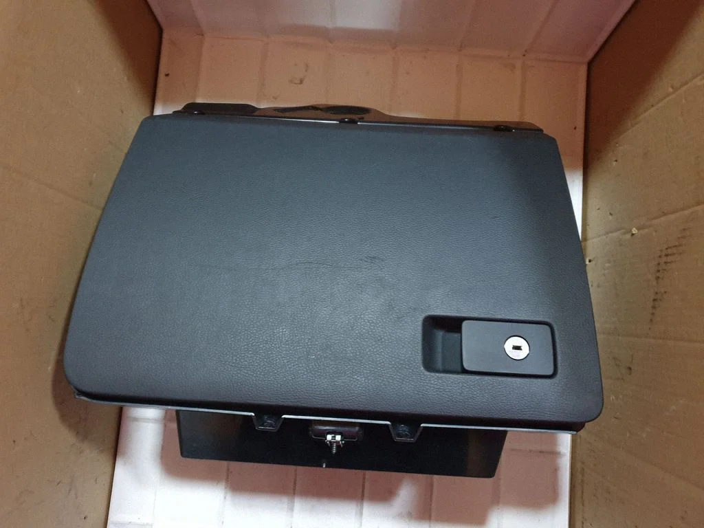 Glove box set 3C1857097BD