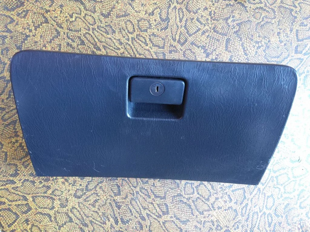Glove box set – Toyota Matrix (E130) (2001-2008)