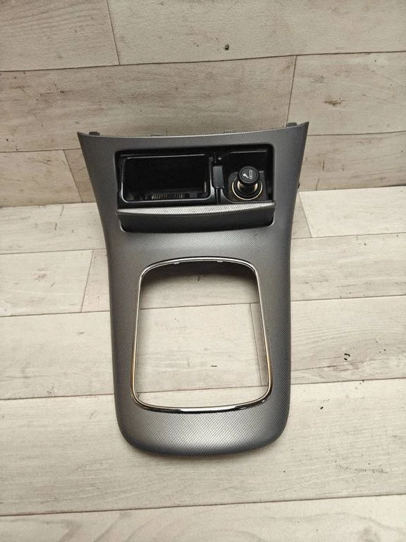 Ashtray (front) – Toyota Avensis T250 (2006-2009)