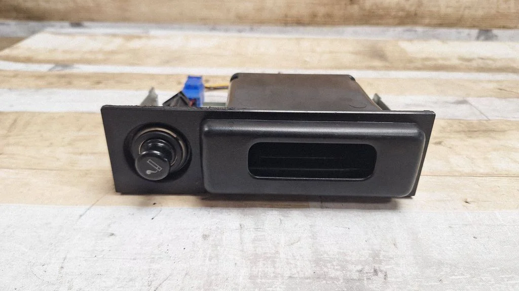 Ashtray (front) – Nissan X-Trail T30 (2001-2007)