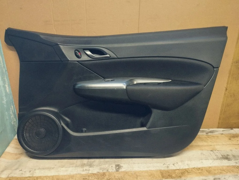 Priekšējo durvju apšuvums 83500SMGP720BLK