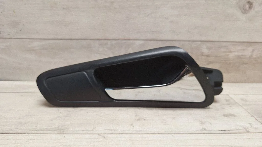 Front door interior handle – Volkswagen Passat B5.5 (2001-2005)