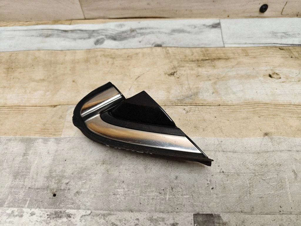 Other front door trim element – Honda CR-V (2007-2012)