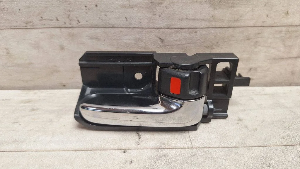 Front door interior handle – Toyota Corolla Verso E121 (2001-2004)