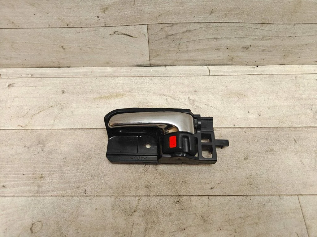 Front door interior handle – Toyota Corolla Verso E121 (2001-2004)