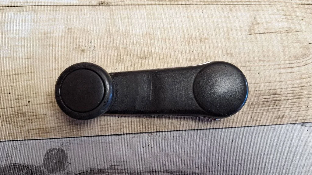 Front door window winding handle 443837581D