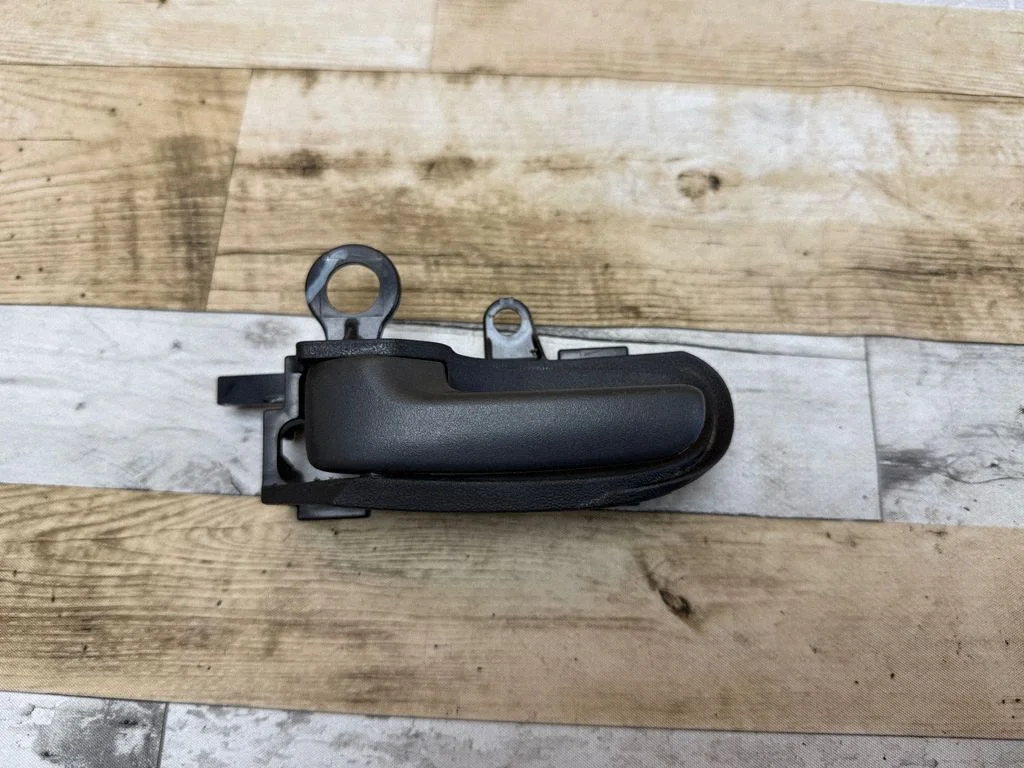 Front door interior handle – Toyota Yaris Verso (1999-2005)