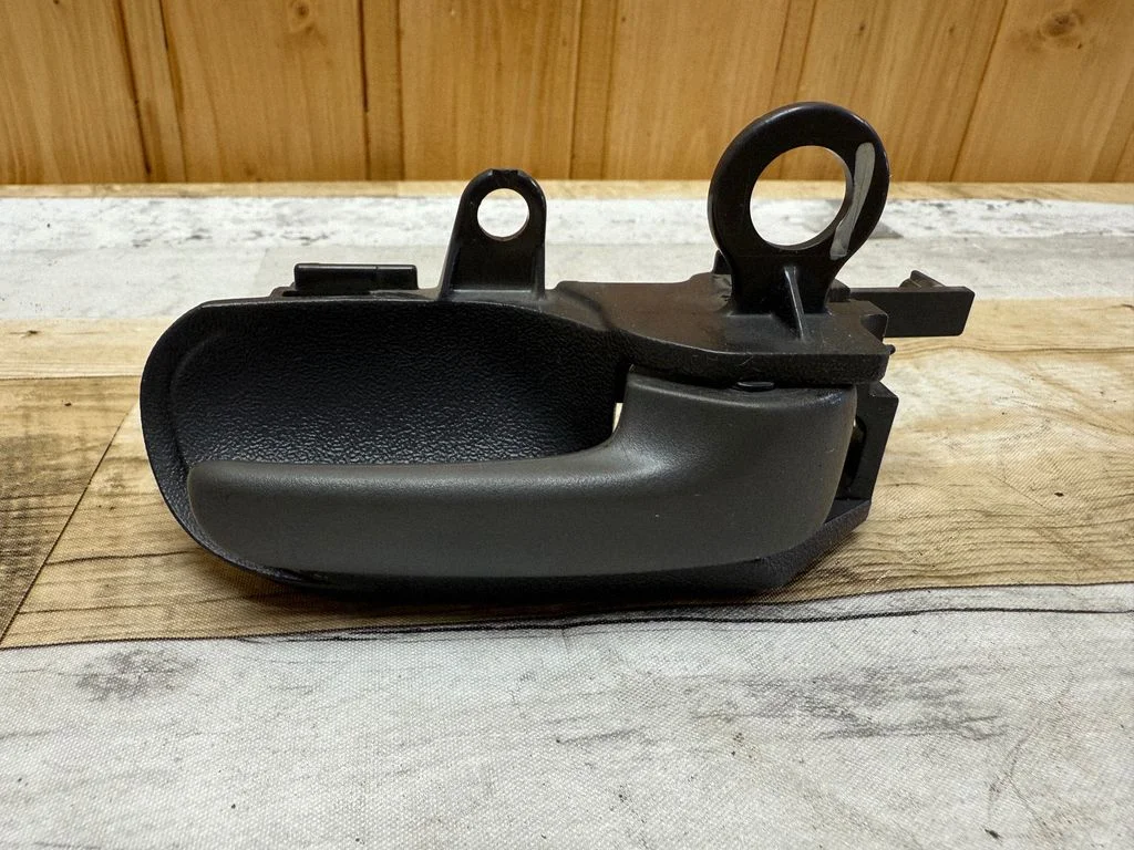 Front door interior handle – Toyota Yaris Verso (1999-2005)