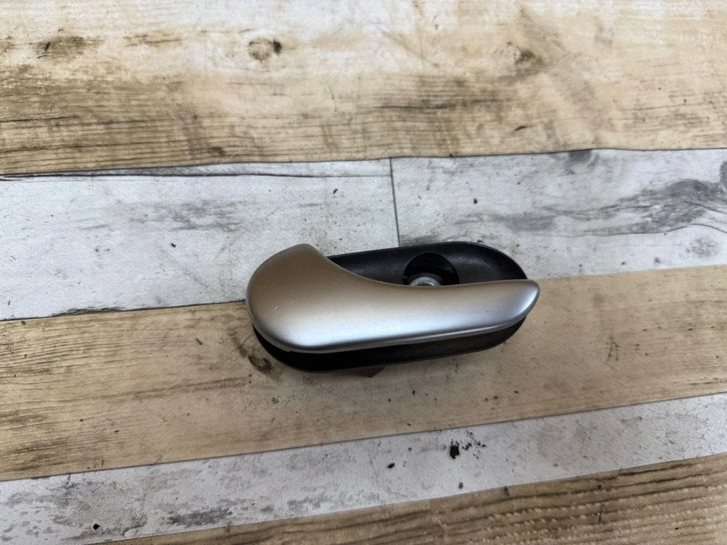 Front door interior handle – Saab 9-5 (2006-2010)