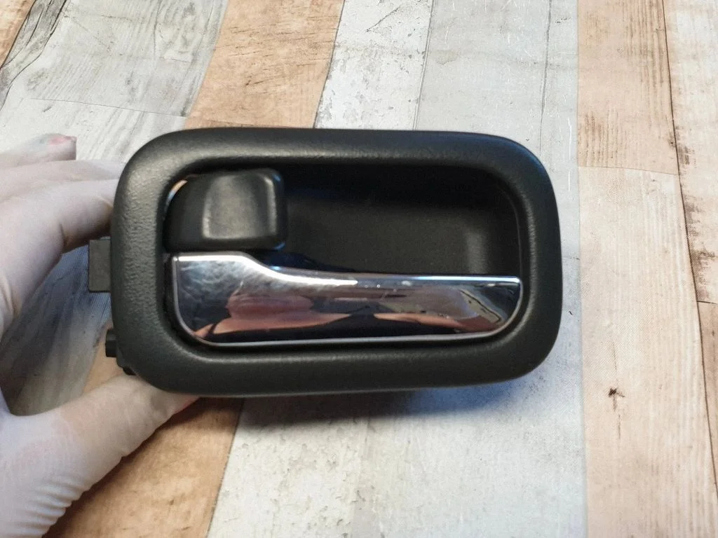 Front door interior handle – Nissan X-Trail T30 (2001-2007)