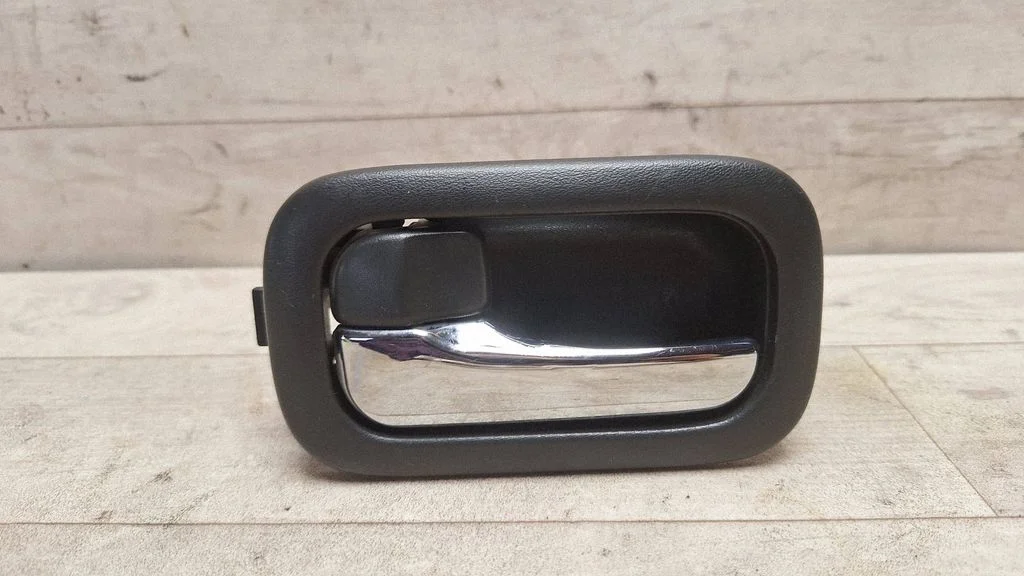 Rear door interior handle trim – rear left