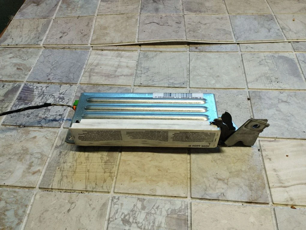 Rear door airbag 2218600505