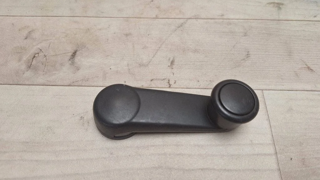 Rear door window winding handle 7M3837595