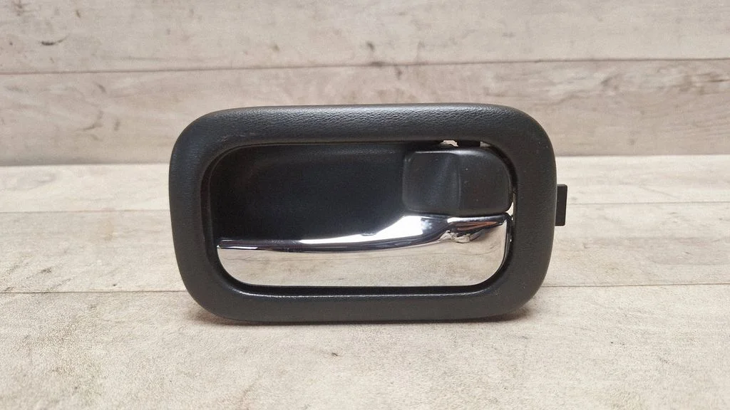 Rear door interior handle trim – rear right