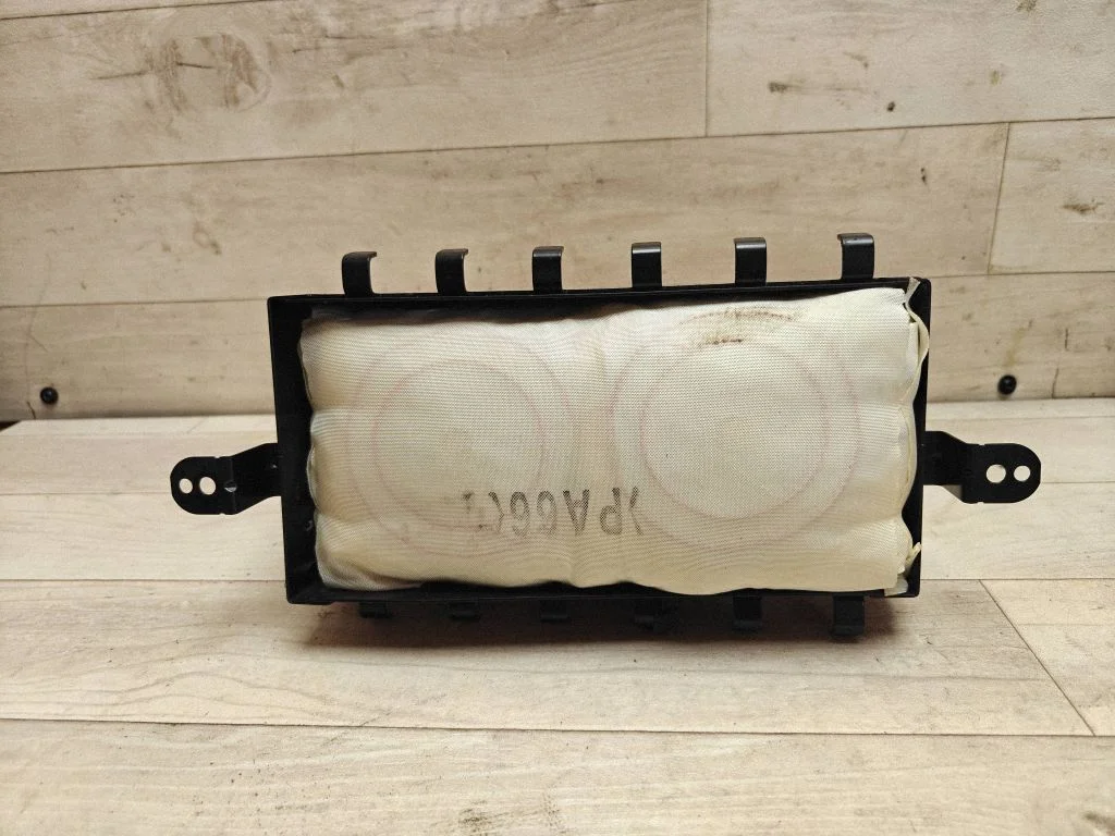 Passenger airbag 845301J000