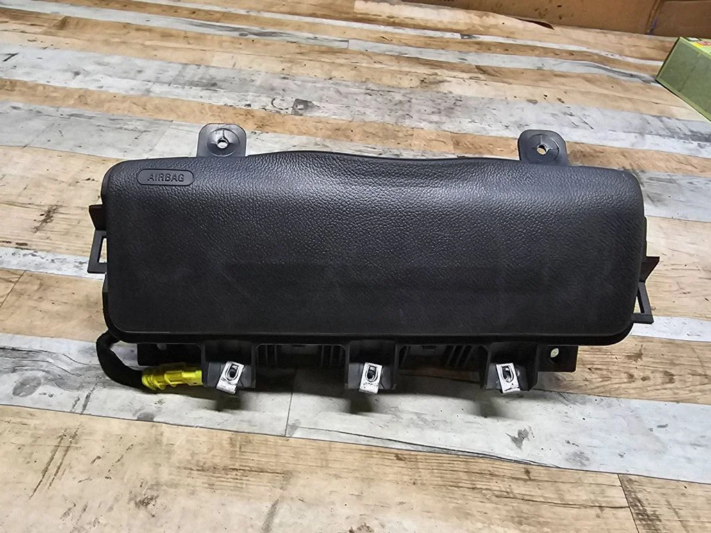 Knee airbag 95174175