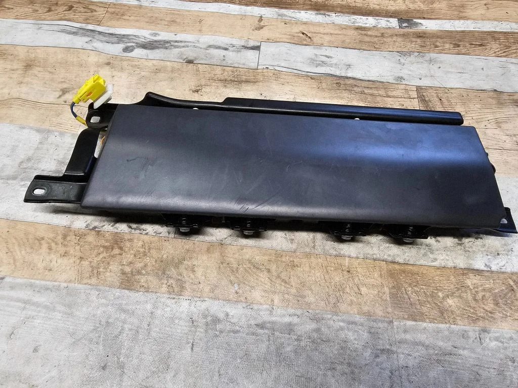 Knee airbag 8T0880843A