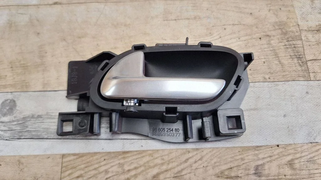 Rear door interior handle trim – Citroen C5 (2008-2016)