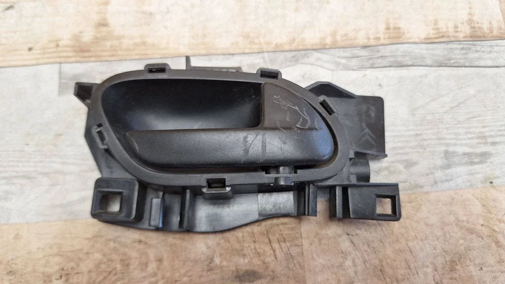 Rear door interior handle trim – Citroen Jumpy (2007-2016)