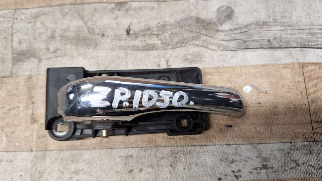 Rear door interior handle trim
