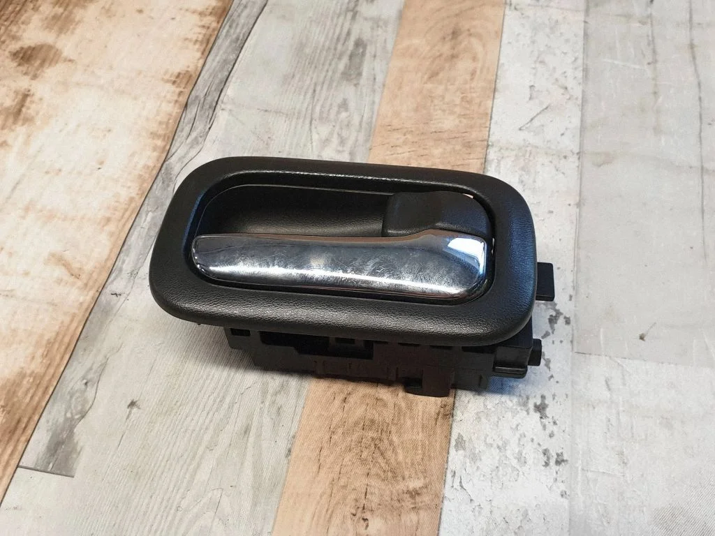 Rear door interior handle trim – rear right