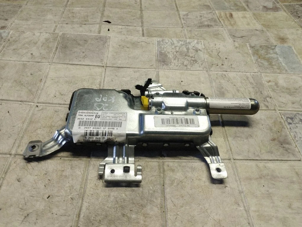 Front door airbag – Mercedes-Benz C-Class W203 (2000-2007)