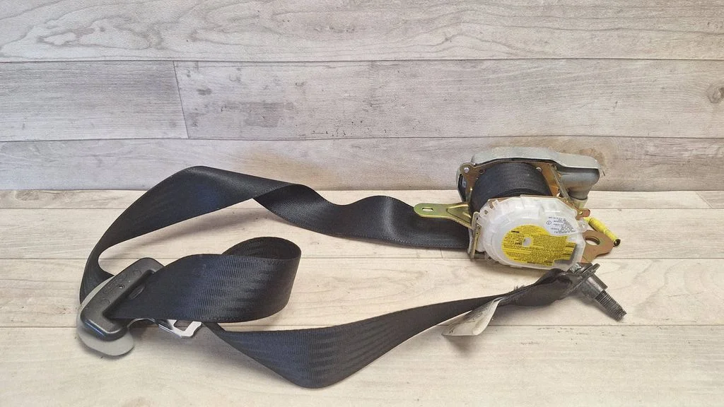 Front seatbelt – Toyota Corolla Verso AR10 (2004-2009)