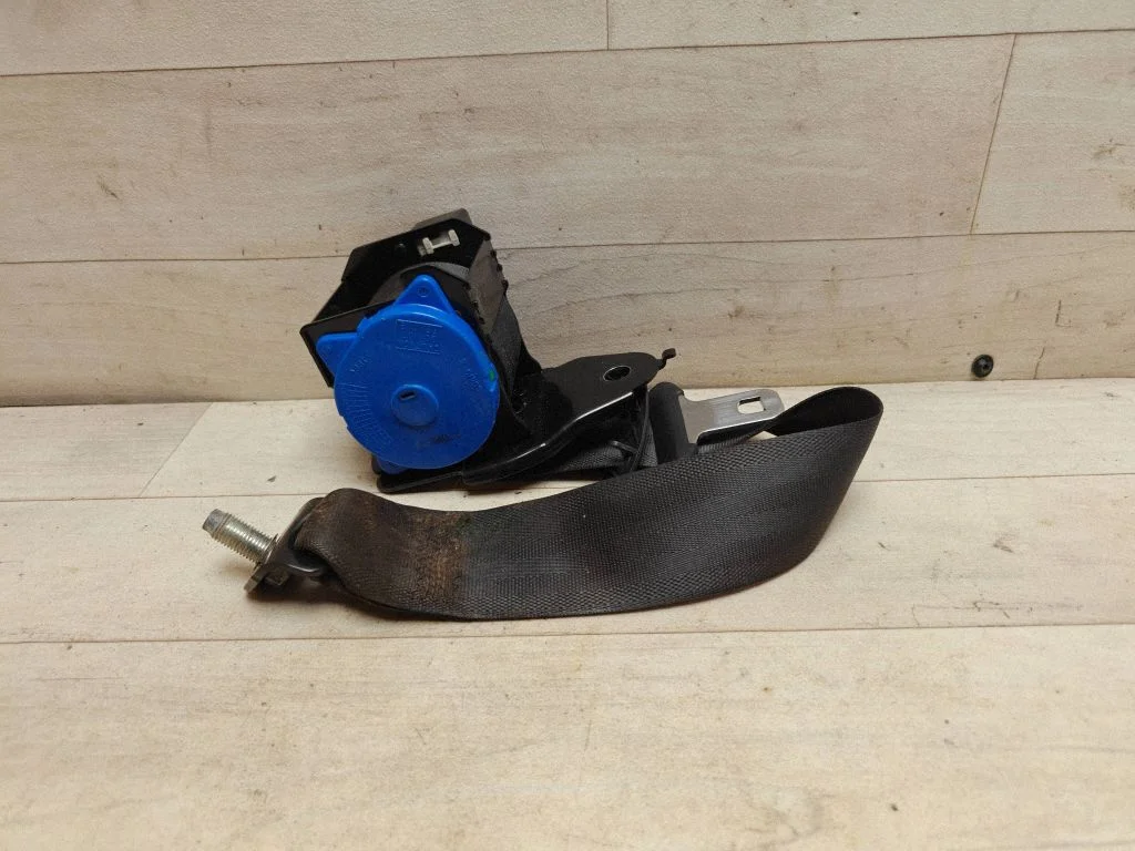 Middle seatbelt (rear) 0431161