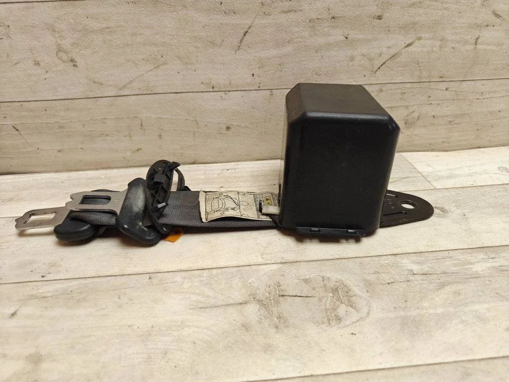 Middle seatbelt (rear) 0432016