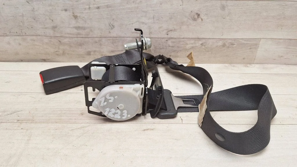 Middle seatbelt (rear) 898502T510
