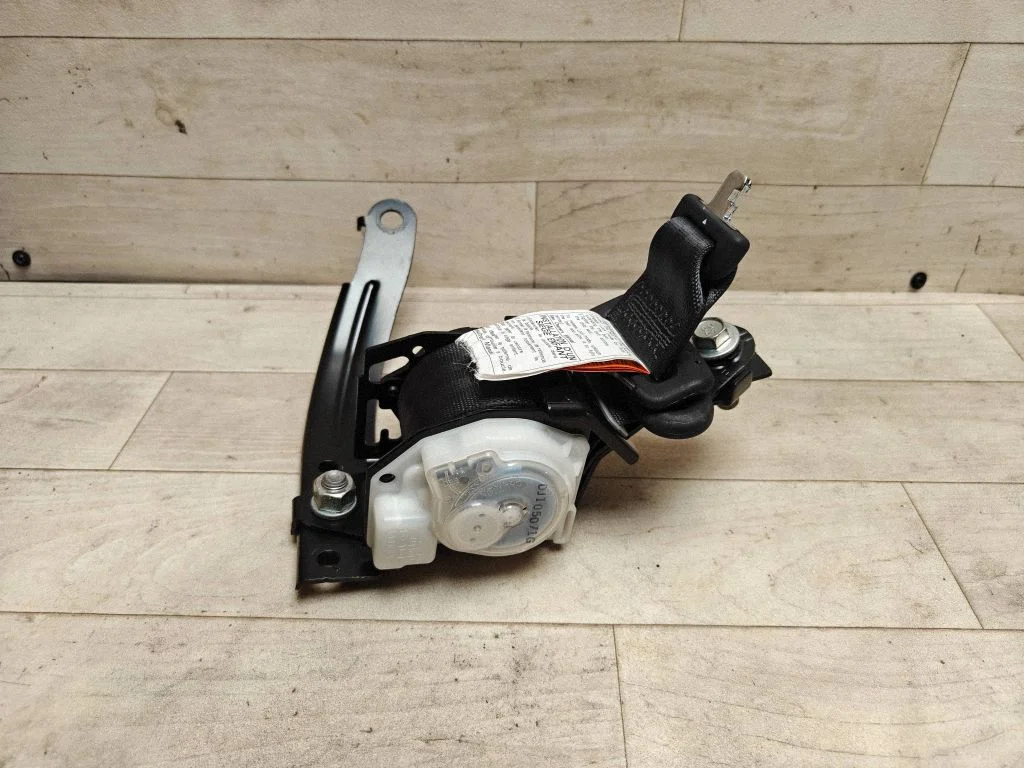 Vidējā drošības josta (aizmugurē) C7611