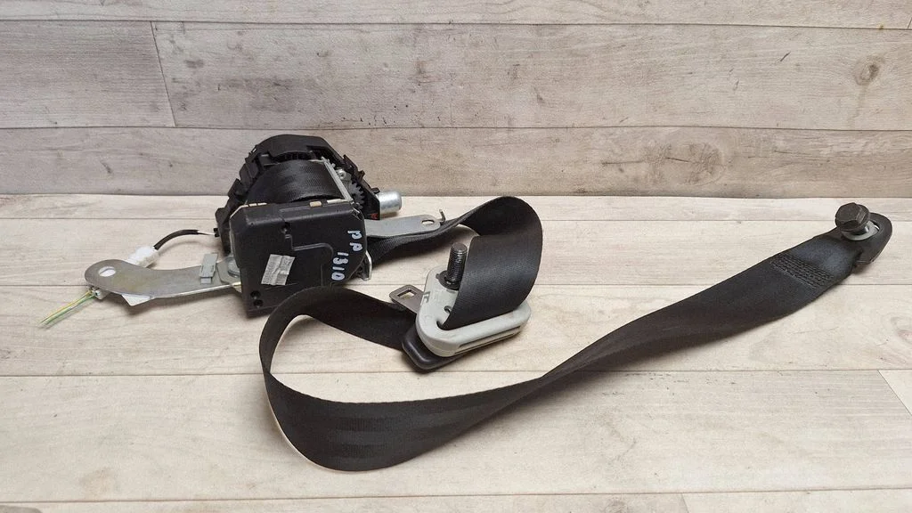 Front seatbelt 86884BC315