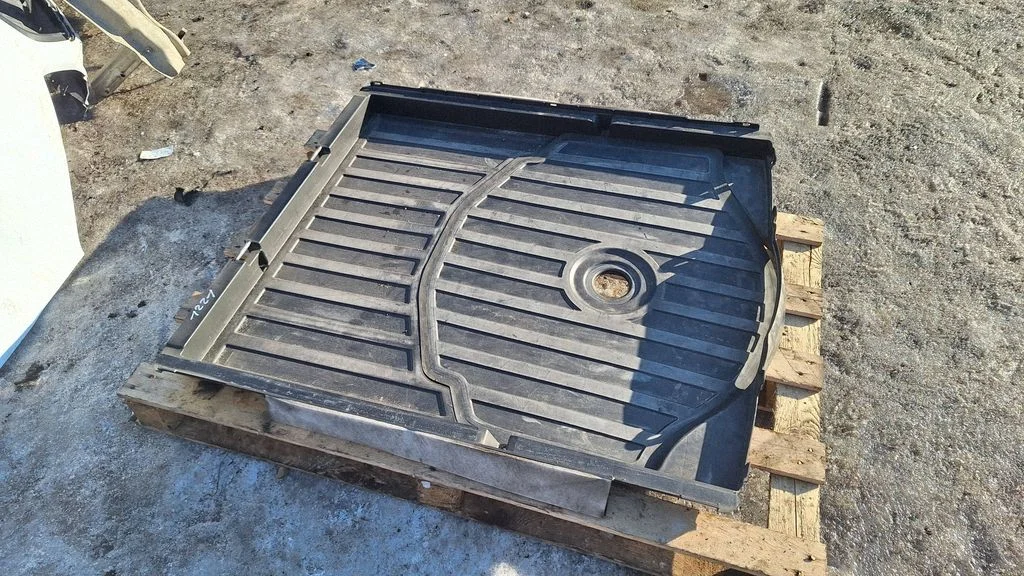 Osłona wnęki koła zapasowego – Audi A4 S4 B7 8E 8H (2005-2008)