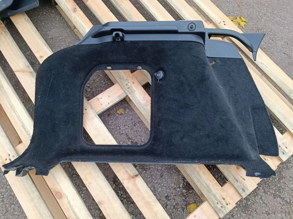 Trunk/boot lower side trim panel BJ3245431