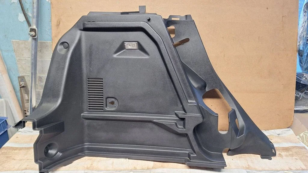 Trunk/boot side trim panel – rear left