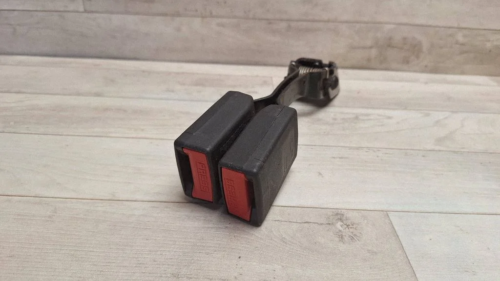 Middle seatbelt buckle (rear) – Citroen C4 Grand Picasso (2007-2013)