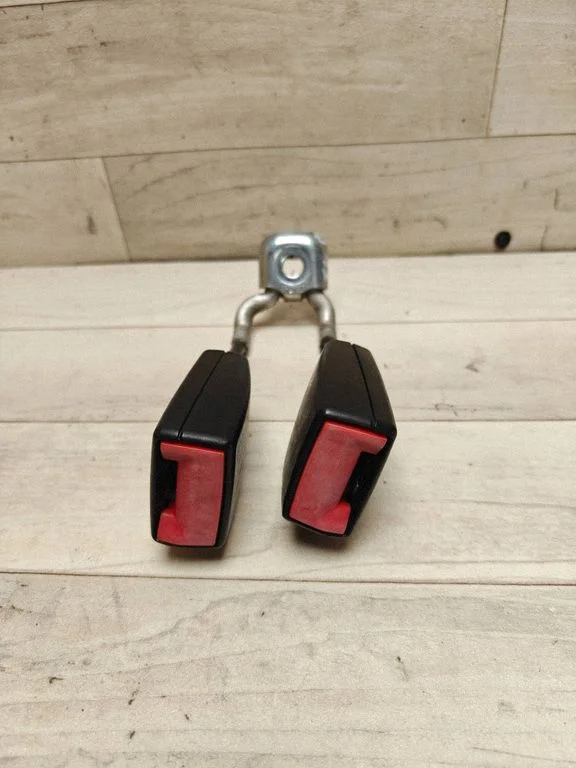 Middle seatbelt buckle (rear) 6Q0857488D