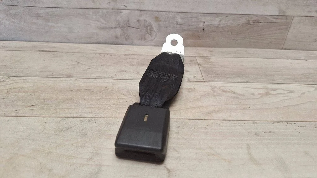 Middle seatbelt buckle (rear) 0434088