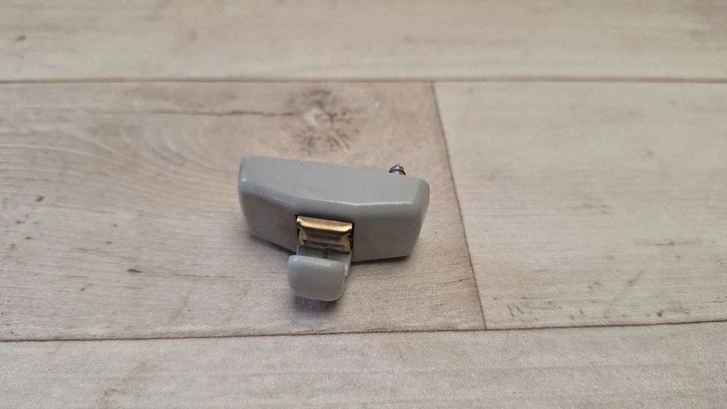 Sun visor clip/hook/bracket – Skoda Octavia Mk2 (1Z) (2004-2013)
