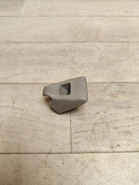Sun visor clip/hook/bracket