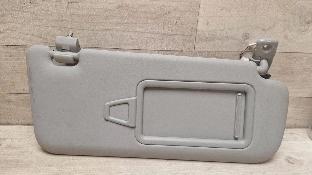 Sun visor – front right