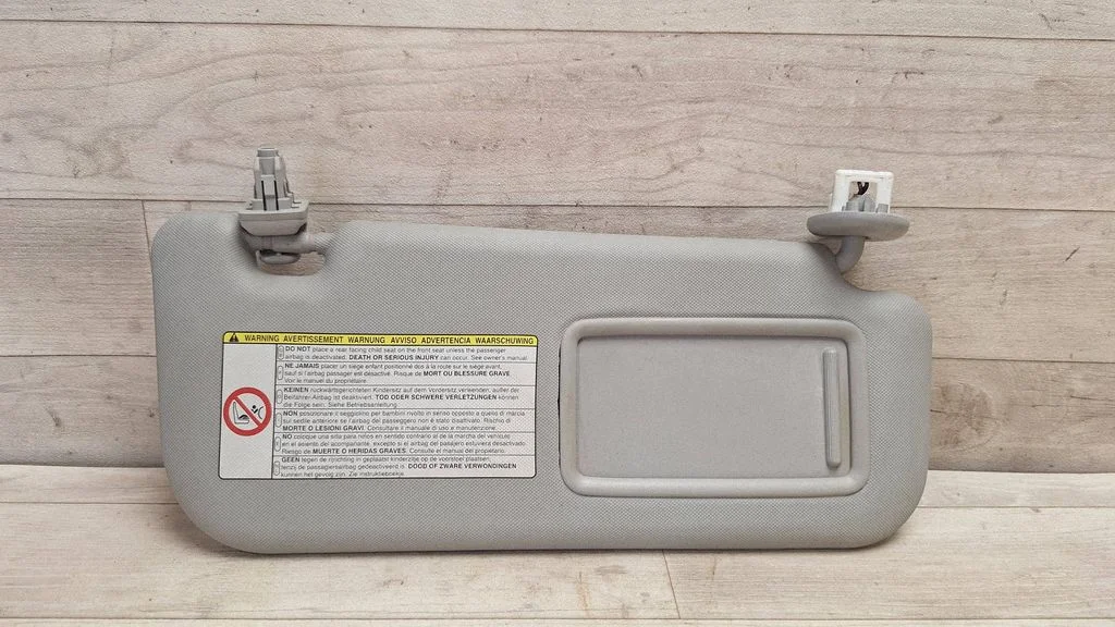 Sun visor – front right