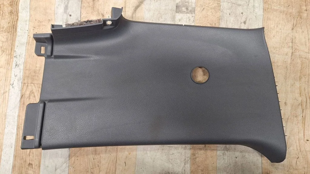 Seat belt trim – Ford Ranger (2012-2018)