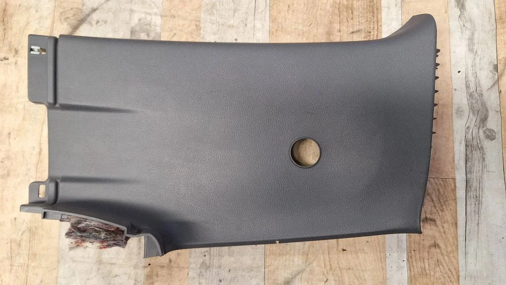 Seat belt trim – Ford Ranger (2012-2018)